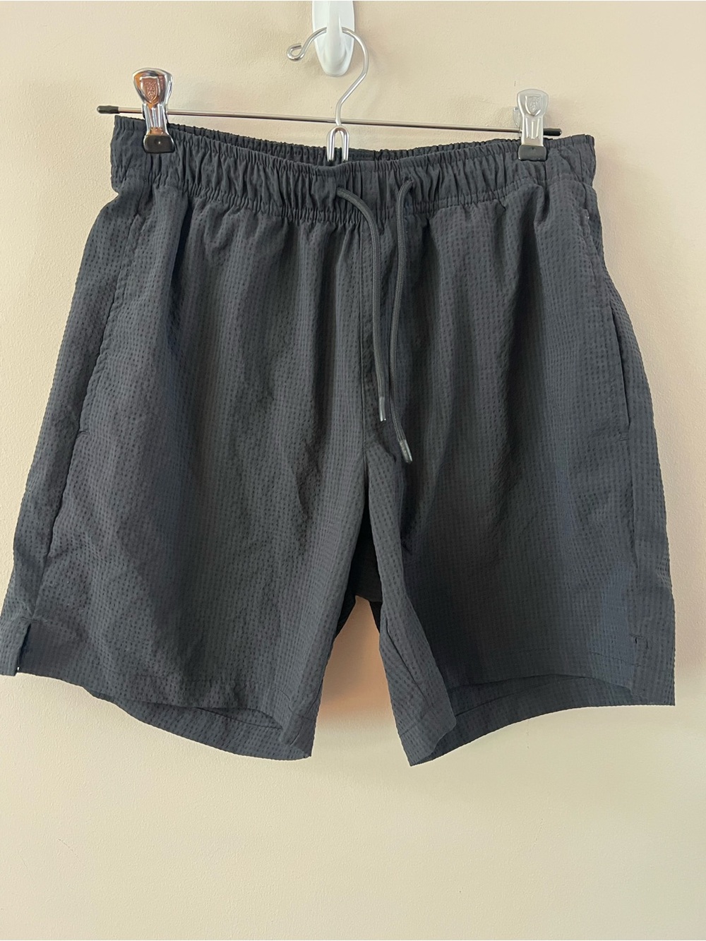 GAP Men's textured Black Drawstring Swim Trunks size xs